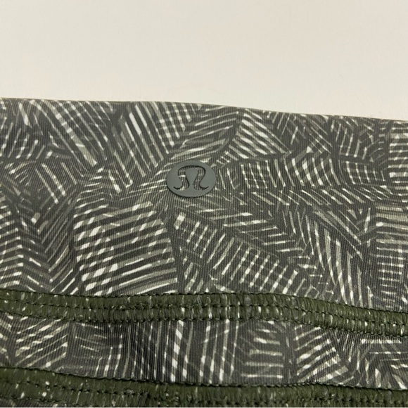 Lululemon Cool to Street Crop Leggings With Mesh Panels Green Leaf Print Size 8 - Picture 4 of 7